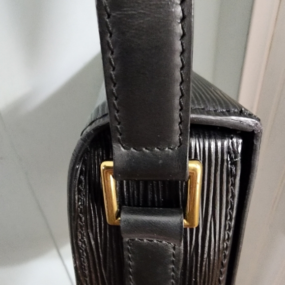 LOUIS VUITTON, EPI LEATHER, SAINT CLOUD, GM, EUC SHOULDER/ CROSSBODY BAG AUTHENT - Picture 11 of 15